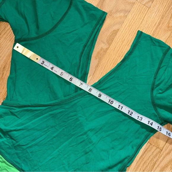 Lululemon Cross Over Deep V Neck T Shirt w Ruched Side - Picture 4 of 6